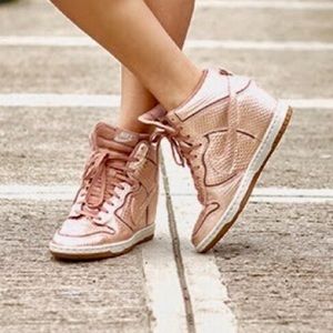 Nike sky high dunk essential sneaker